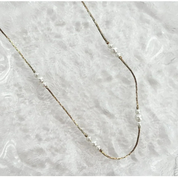 Pearl & Gold Toned Vintage Minimalist Dainty Cobra Chain Necklace - 17.5" - Picture 1 of 9